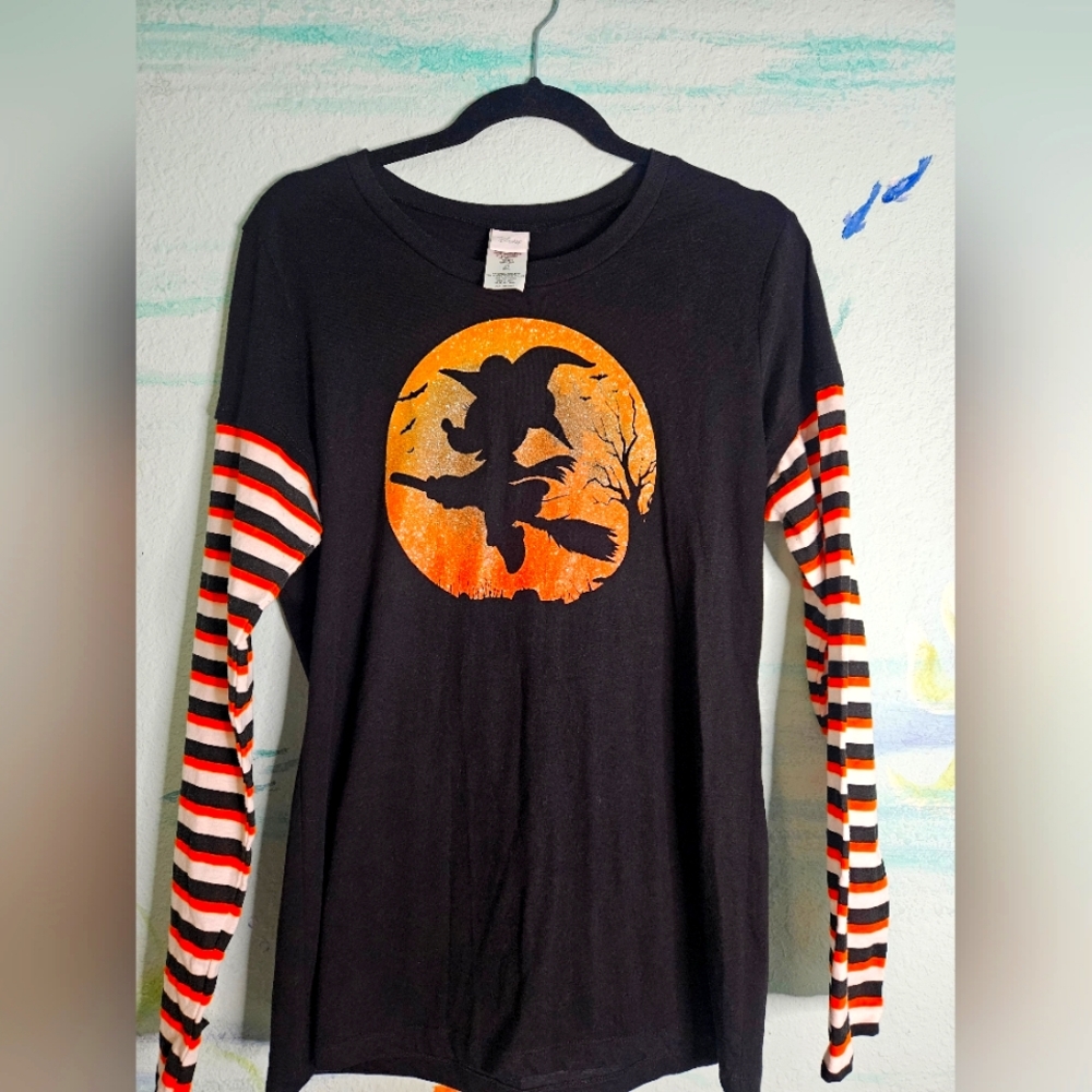 Disney's Mickey Mouse on his broom Halloween Shirt. Juniors Extra Large. - Picture 2 of 8